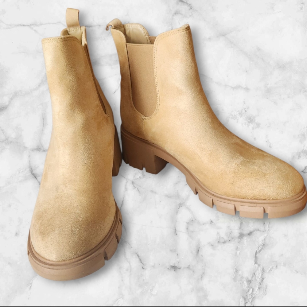 ZBY Tan Women's Chelsea Platform Boots With A Lug Sole- Ankle Boots Size 7.5
